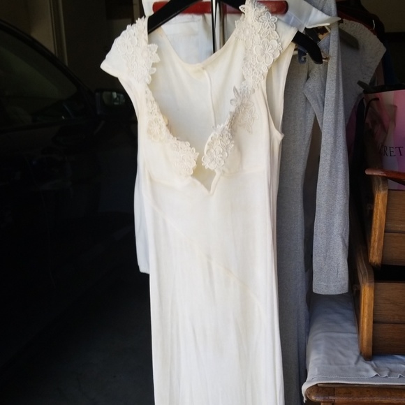 Dresses - Picture 3 of 8